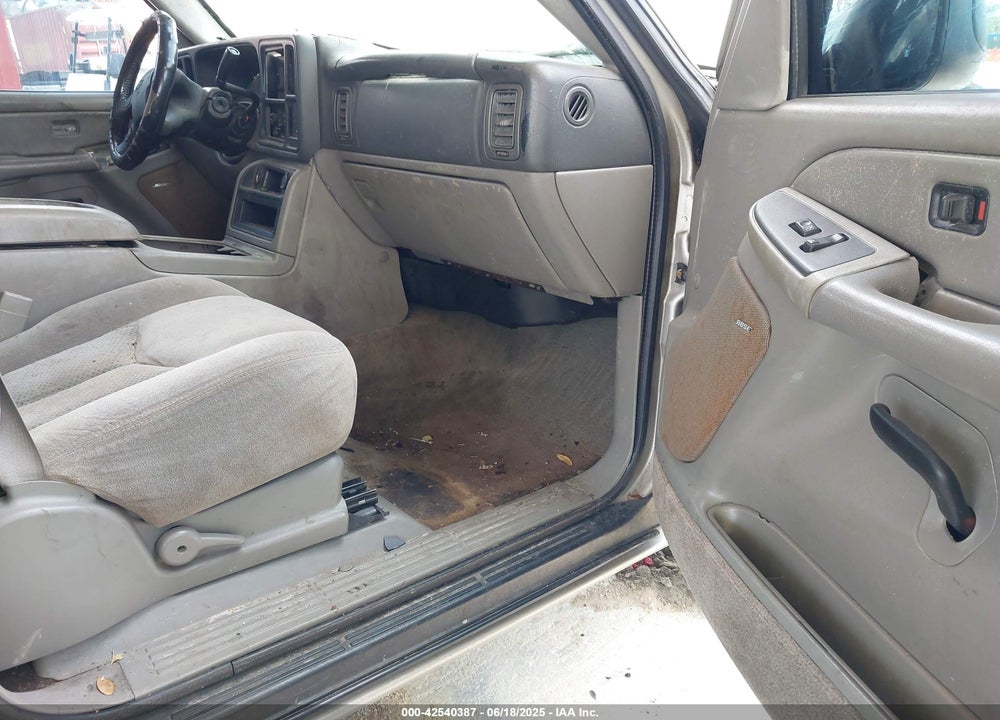 2005 CHEVROLET SUBURBAN 1500 LS VIN: 3GNEC16Z25G132924