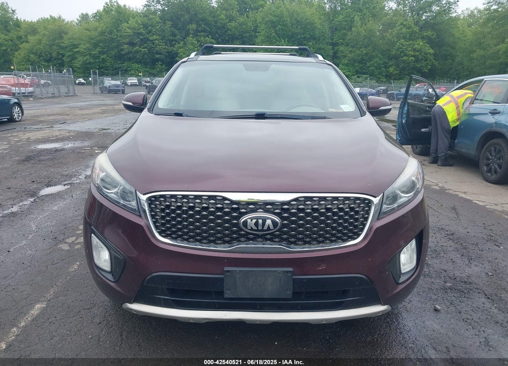 2016 KIA SORENTO 3.3L SX VIN: 5XYPKDA54GG121581