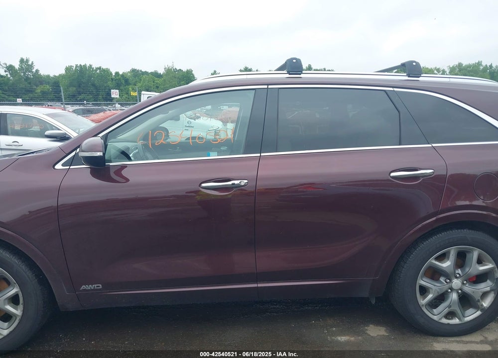 2016 KIA SORENTO 3.3L SX VIN: 5XYPKDA54GG121581