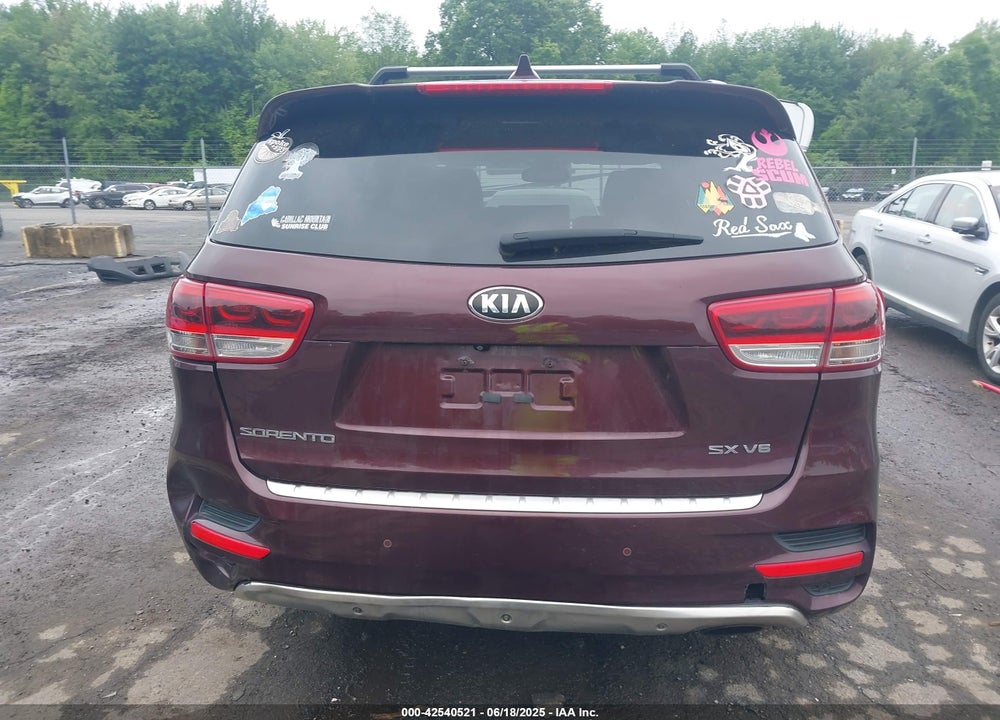 2016 KIA SORENTO 3.3L SX VIN: 5XYPKDA54GG121581