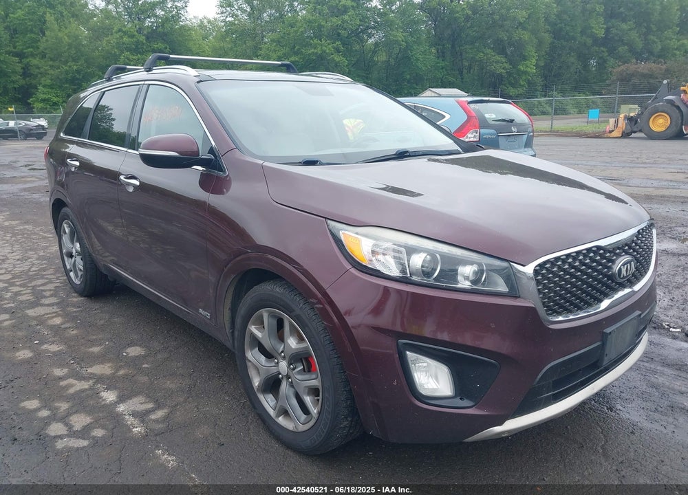 2016 KIA SORENTO 3.3L SX VIN: 5XYPKDA54GG121581