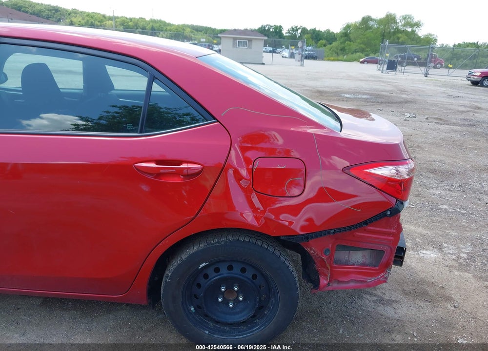 2018 TOYOTA COROLLA LE VIN: 2T1BURHE7JC105479