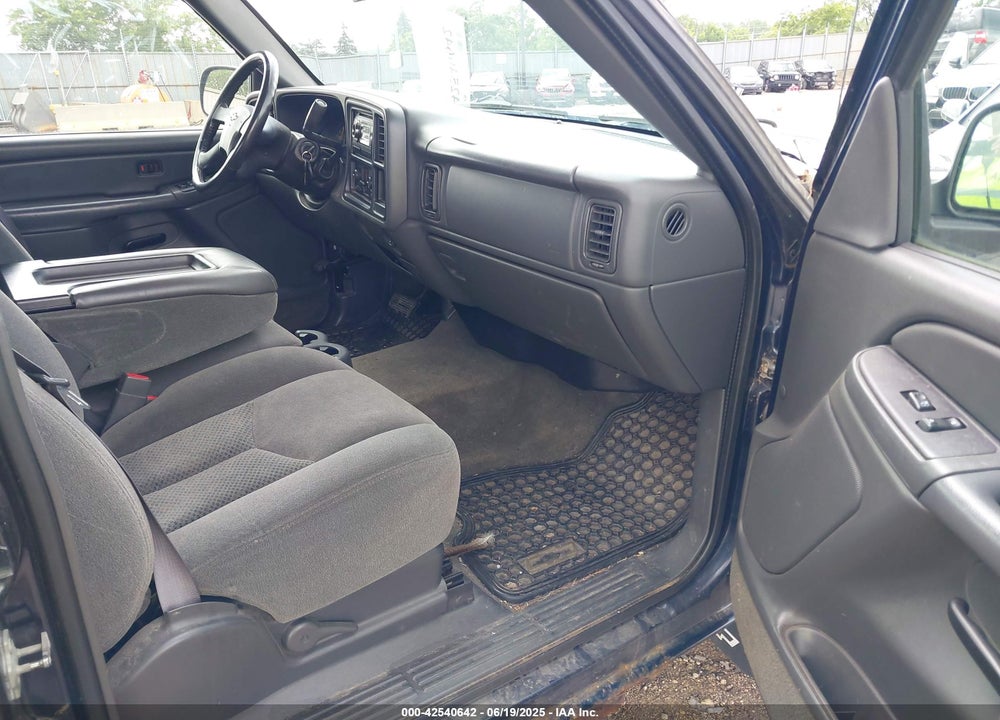 2005 CHEVROLET SILVERADO 1500 LS VIN: 2GCEK13T751248544