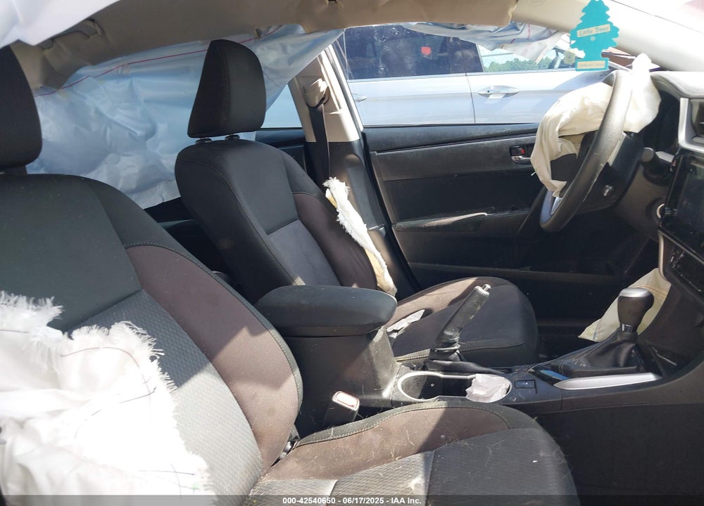 2018 TOYOTA COROLLA LE VIN: 5YFBURHE2JP830200