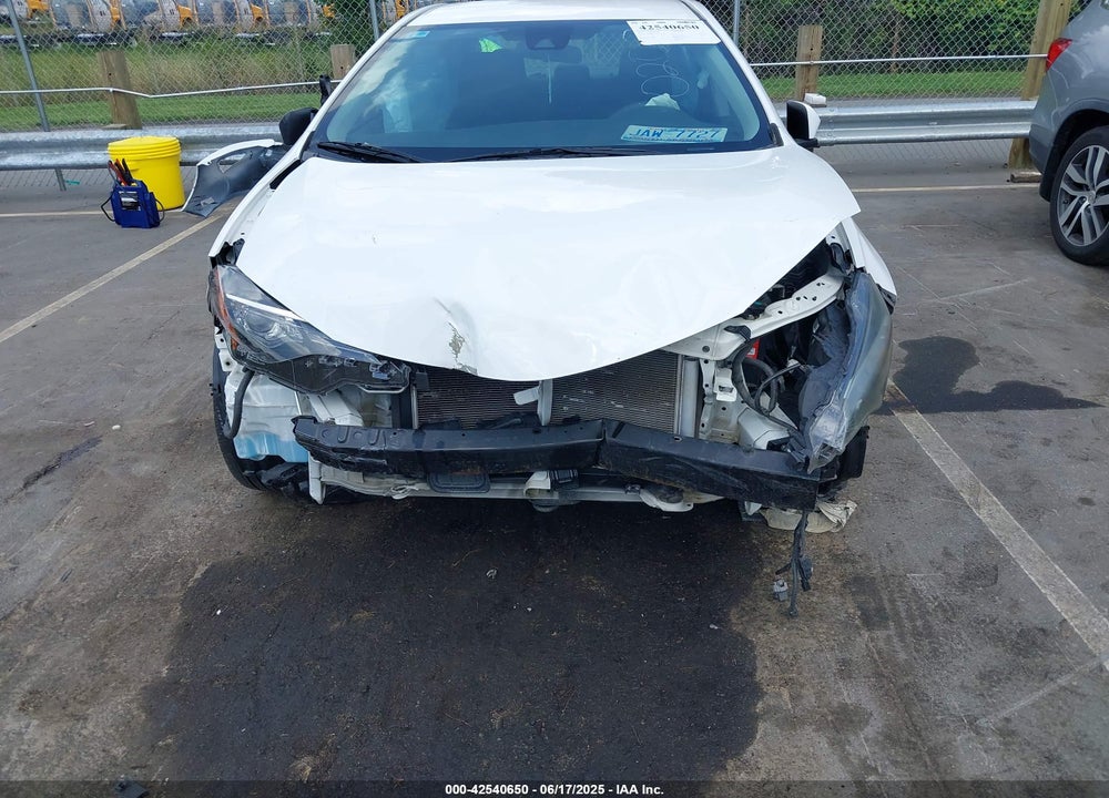 2018 TOYOTA COROLLA LE VIN: 5YFBURHE2JP830200