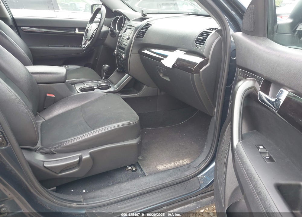2011 KIA SORENTO EX V6 VIN: 5XYKUDA24BG006904