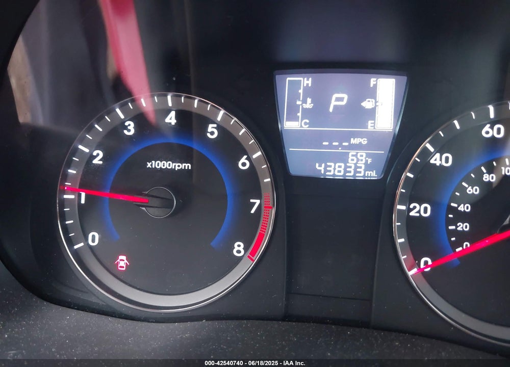 2016 HYUNDAI ACCENT VIN: KMHCT4AE2GU136070
