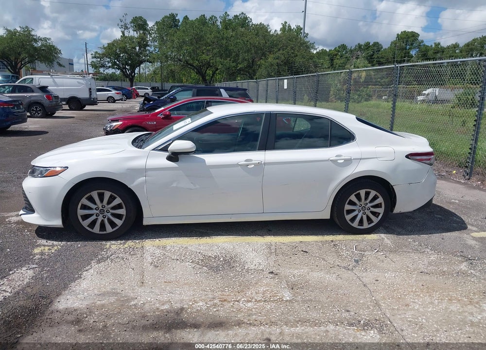 2018 TOYOTA CAMRY LE VIN: 4T1B11HK5JU074876