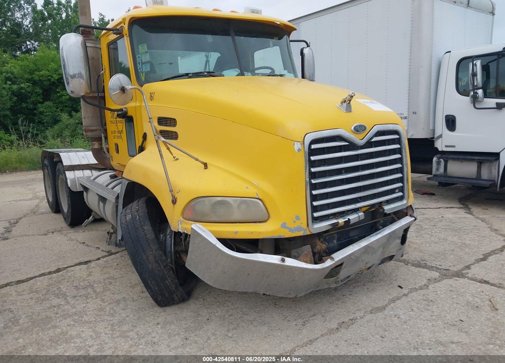 2004 MACK CX613 CX600 VIN: 1M1AE06Y44N017721