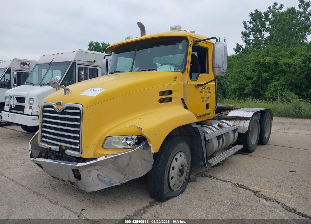 2004 MACK CX613 CX600 VIN: 1M1AE06Y44N017721