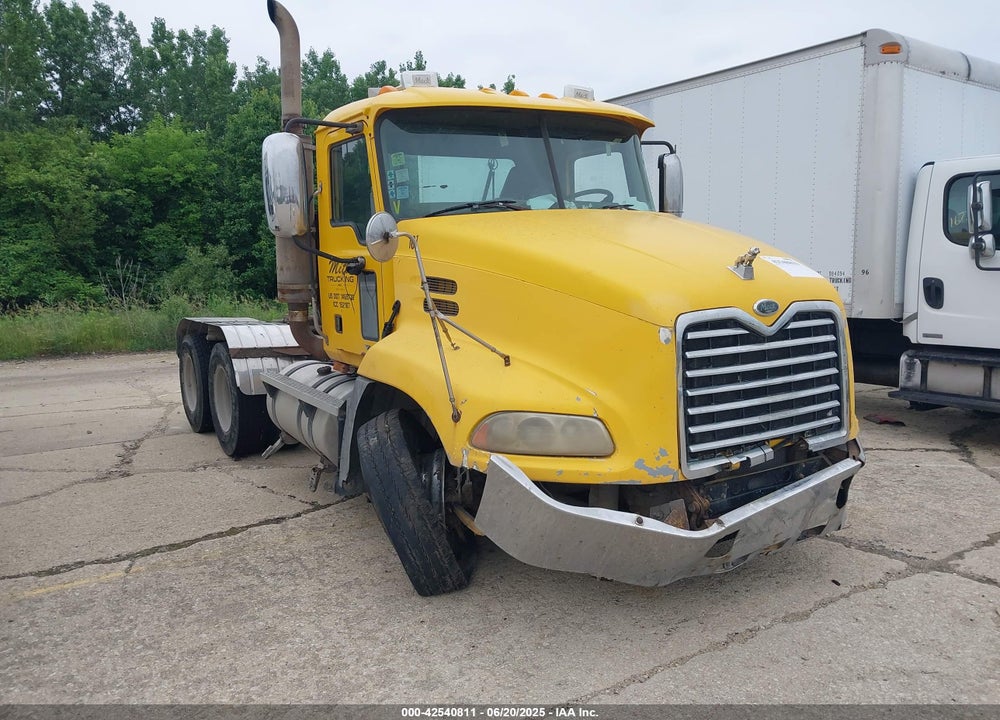 2004 MACK CX613 CX600 VIN: 1M1AE06Y44N017721