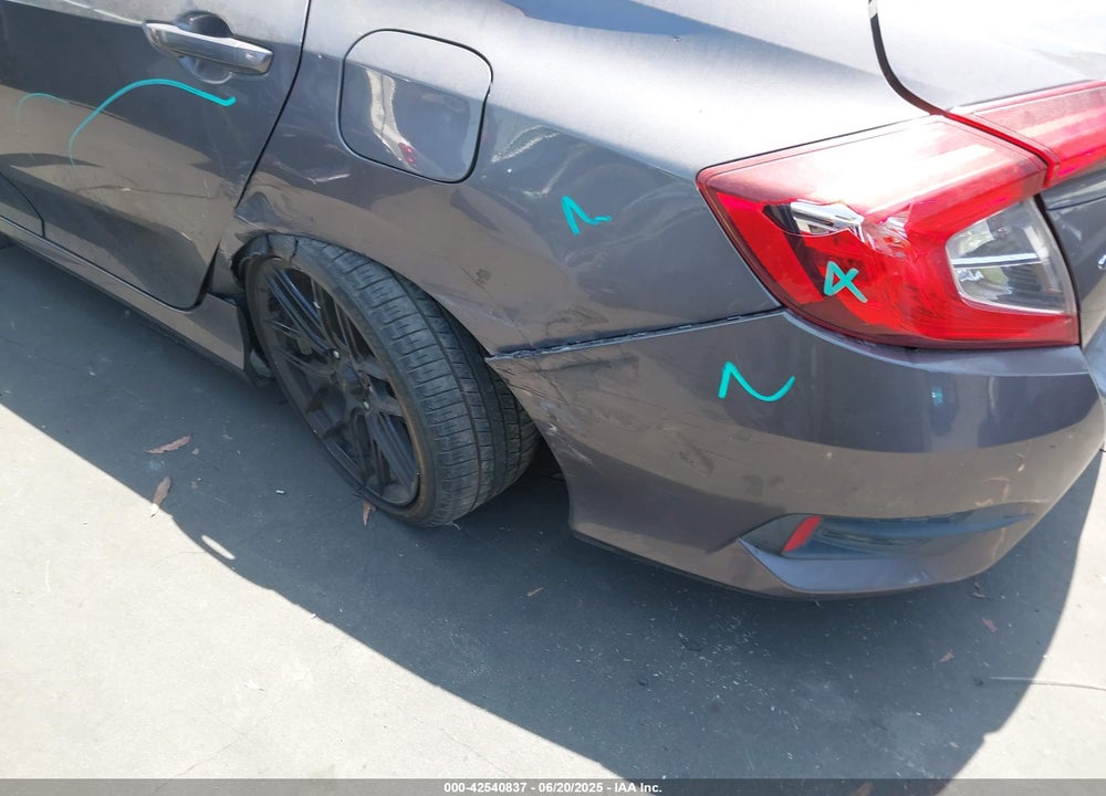2018 HONDA CIVIC VIN: 2HGFC1F38JH641159