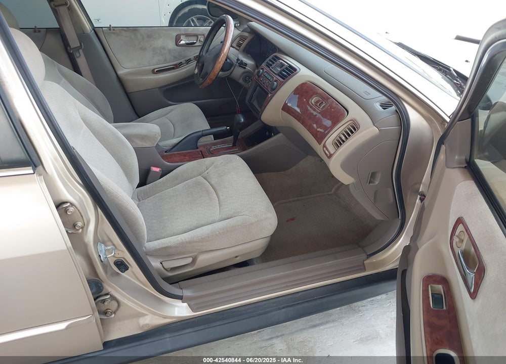 2001 HONDA ACCORD 2.3 LX VIN: 1HGCG56411A137381