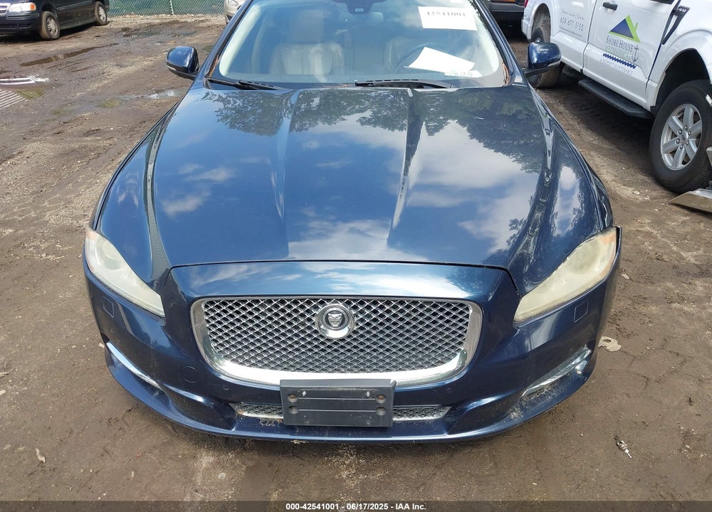 2011 JAGUAR XJ VIN: SAJWA1CBXBLV04536