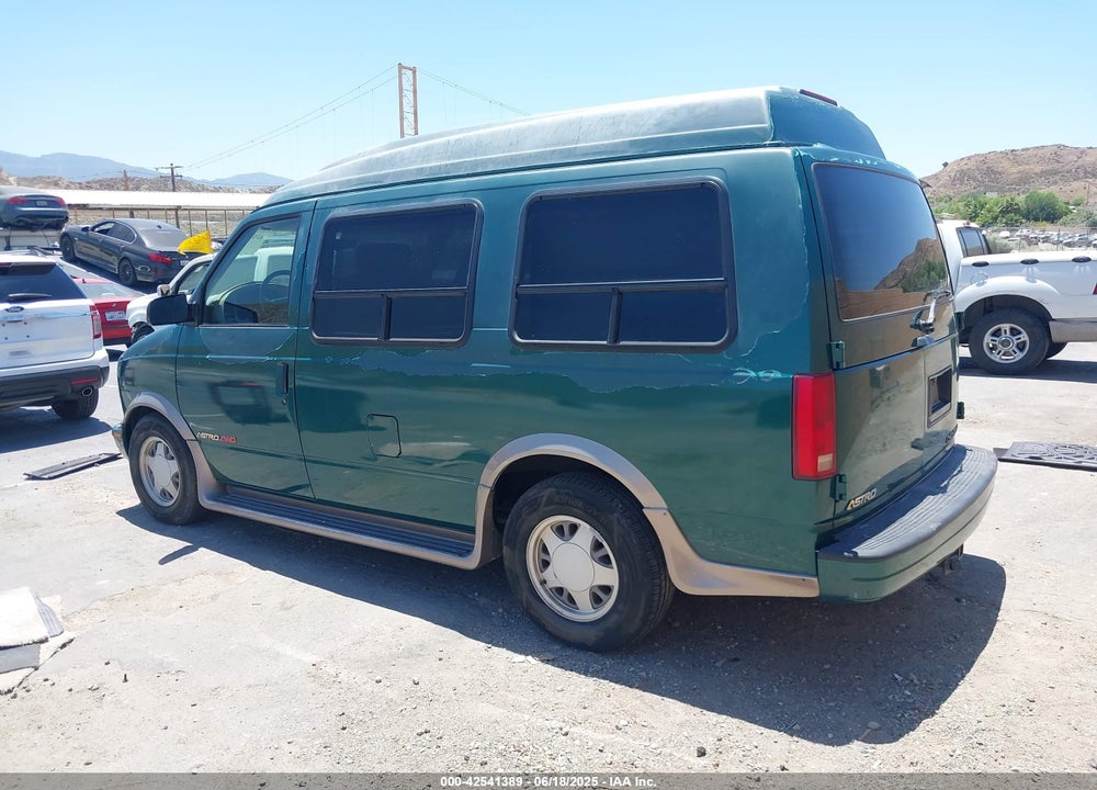 1998 CHEVROLET ASTRO UPFITTER PKG. VIN: 1GBEL19WXWB145686