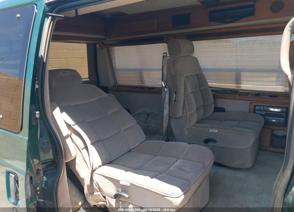1998 CHEVROLET ASTRO UPFITTER PKG. VIN: 1GBEL19WXWB145686