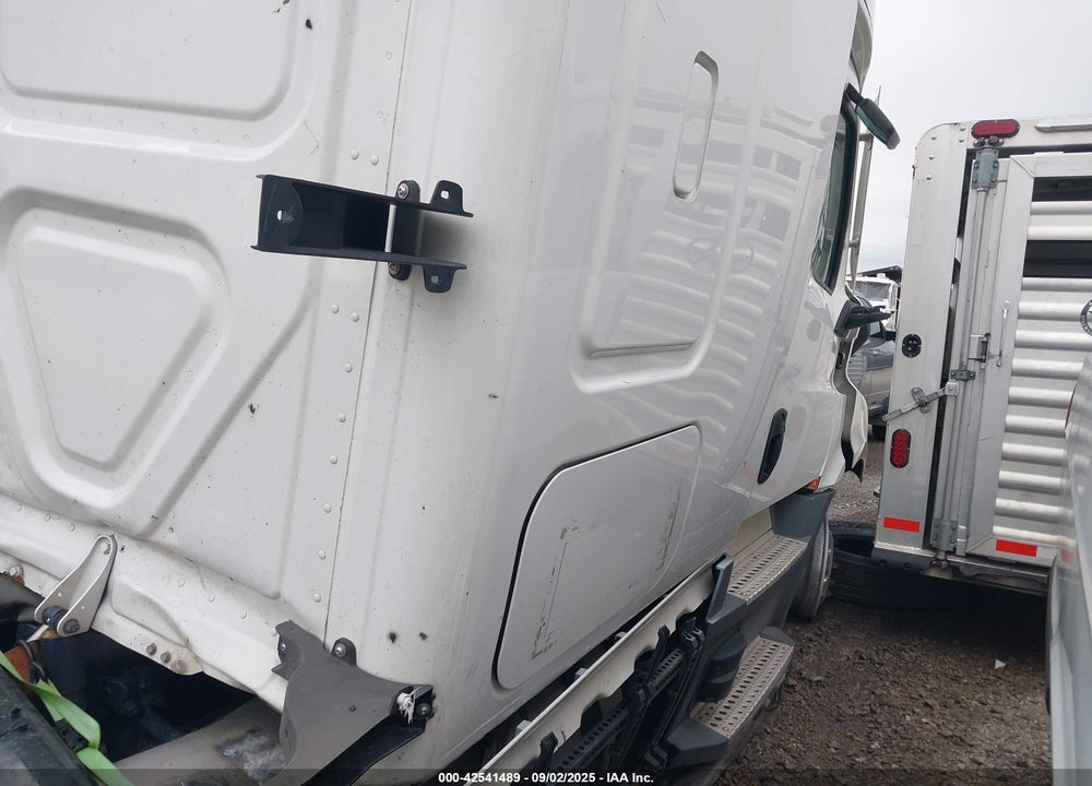 2021 FREIGHTLINER NEW CASCADIA 126 VIN: 3AKJHHDR8MSMT7721