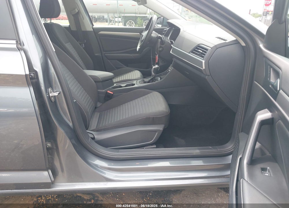 2024 VOLKSWAGEN JETTA VIN: 3VW5M7BU0RM081060