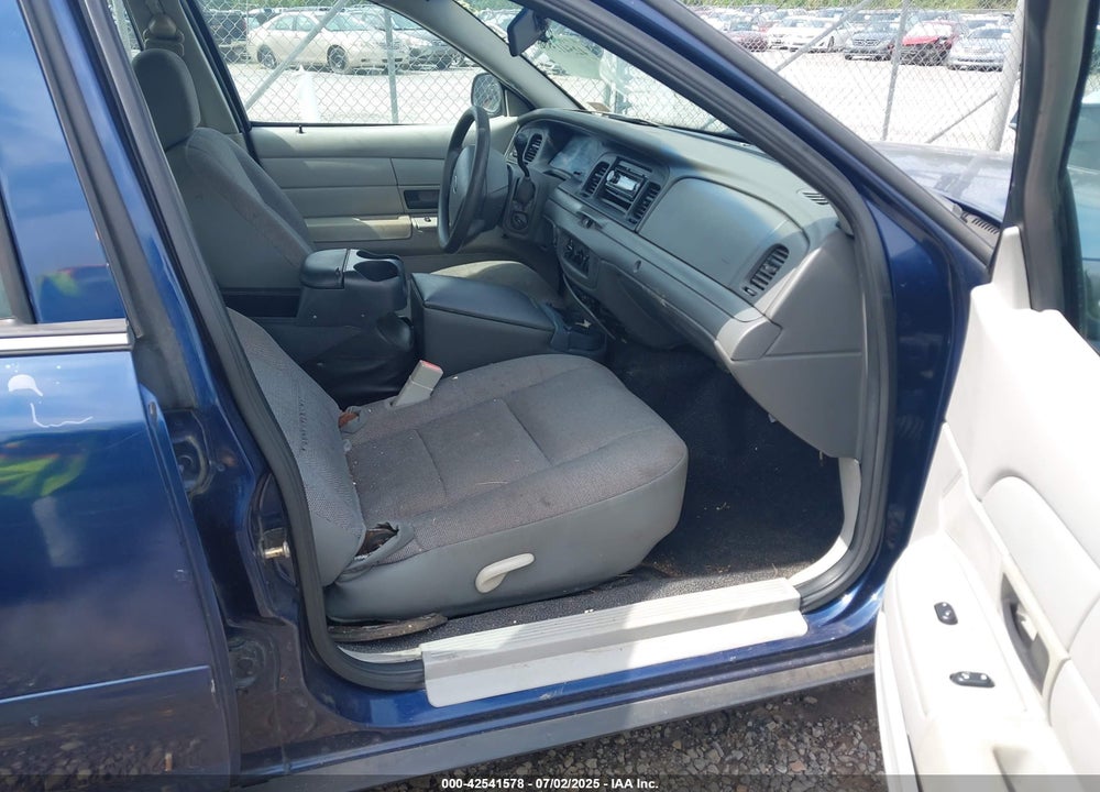 2005 FORD CROWN VICTORIA POLICE VIN: 2FAHP71W45X123163