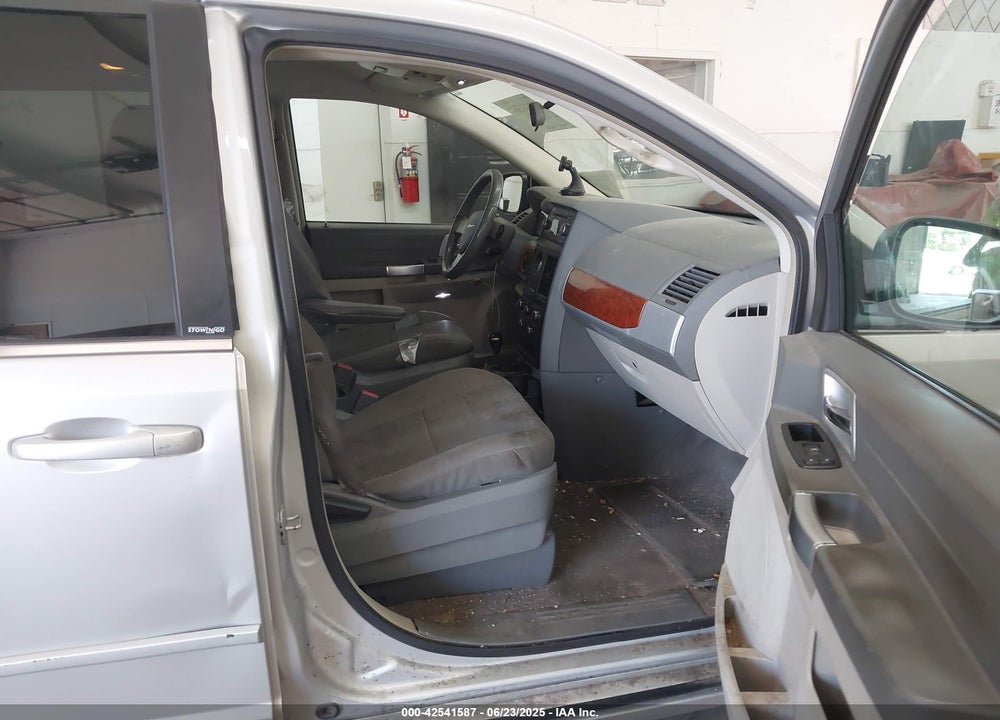 2008 CHRYSLER TOWN & COUNTRY TOURING VIN: 2A8HR54P68R767973