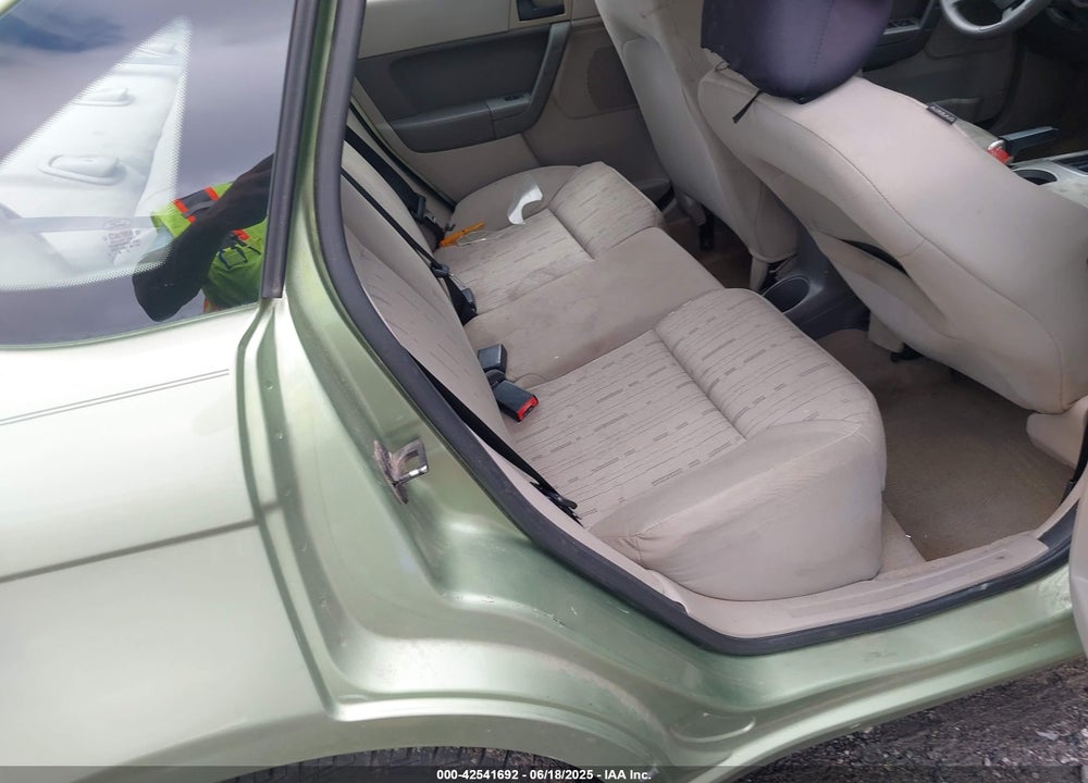 2008 FORD FOCUS SE VIN: 1FAHP35N38W124542
