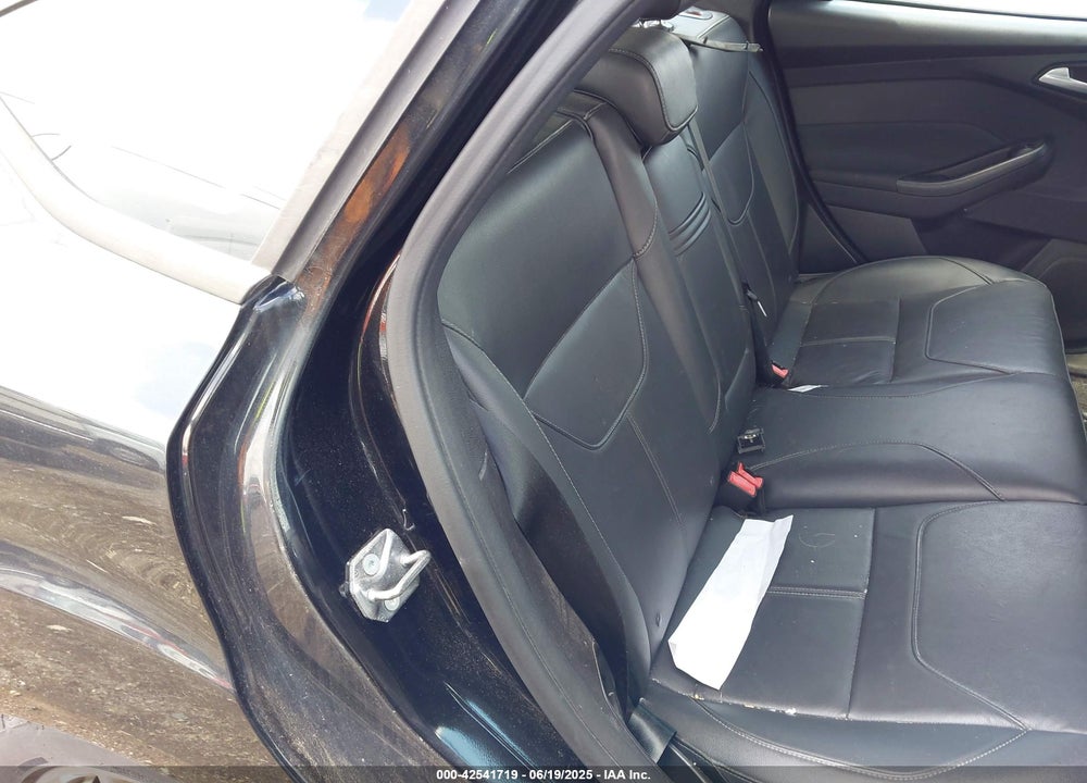 2015 FORD FOCUS SE VIN: 1FADP3K25FL245189