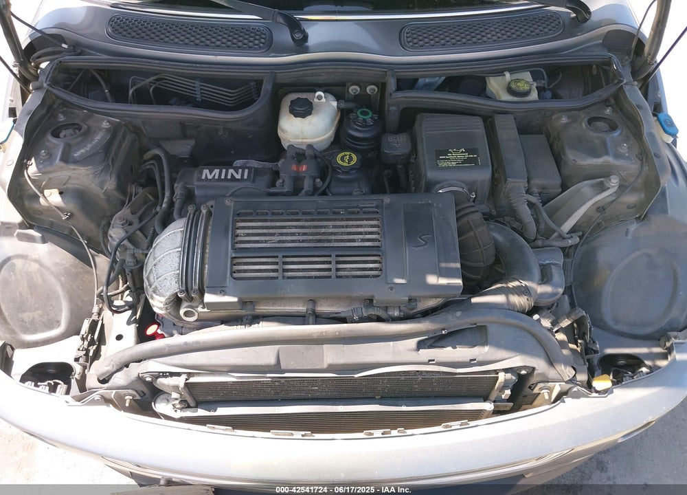 2004 MINI COOPER S VIN: WMWRE33444TD89531