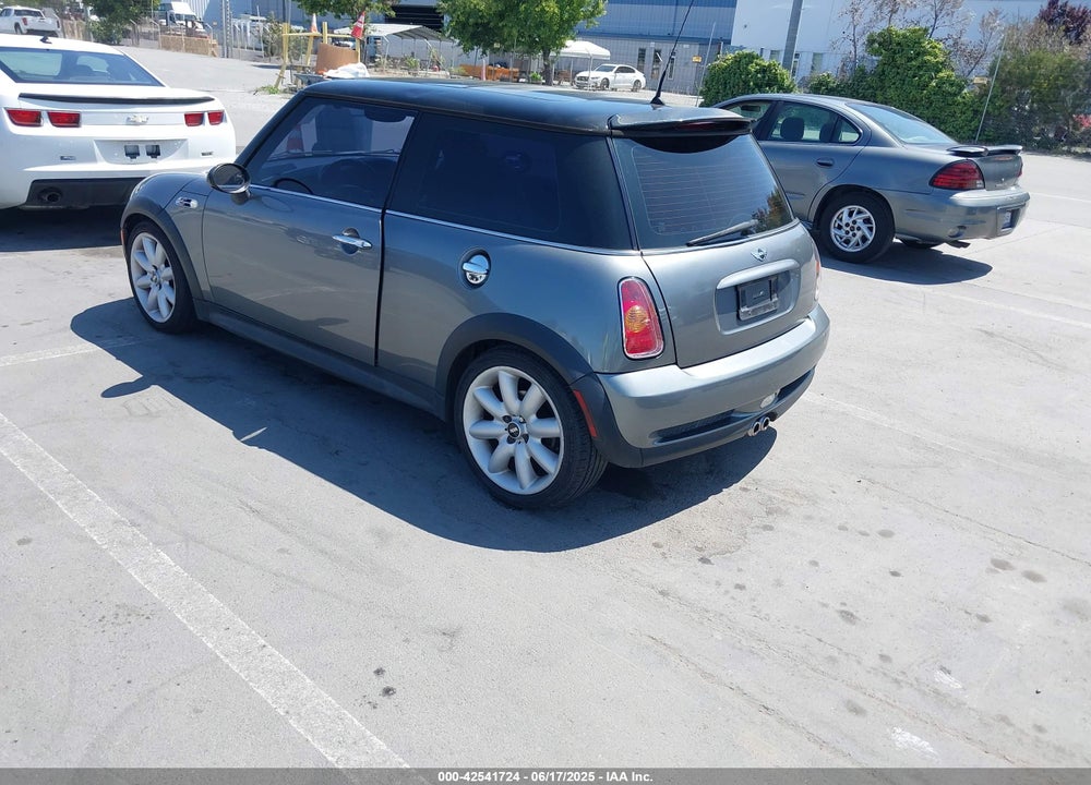 2004 MINI COOPER S VIN: WMWRE33444TD89531