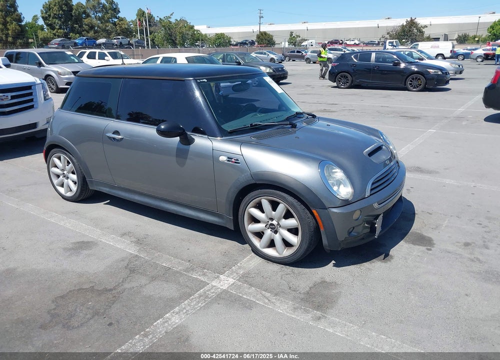 2004 MINI COOPER S VIN: WMWRE33444TD89531