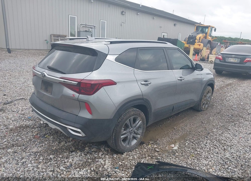 2021 KIA SELTOS VIN: KNDEUCAA2M7099890