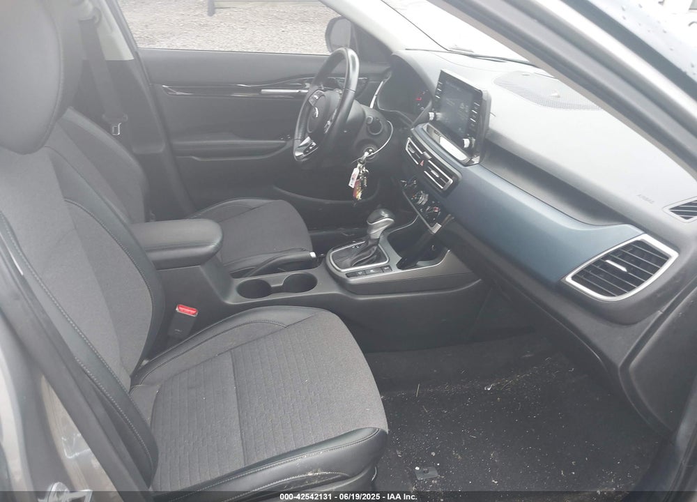 2021 KIA SELTOS VIN: KNDEUCAA2M7099890