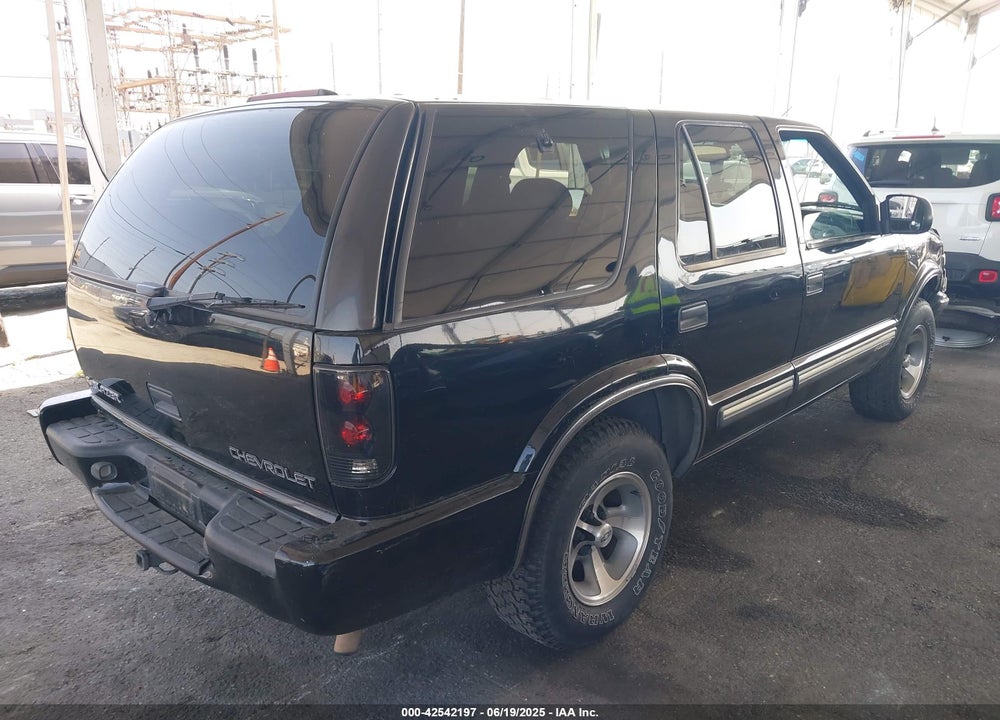 2001 CHEVROLET BLAZER LT VIN: 1GNCS13W212166028