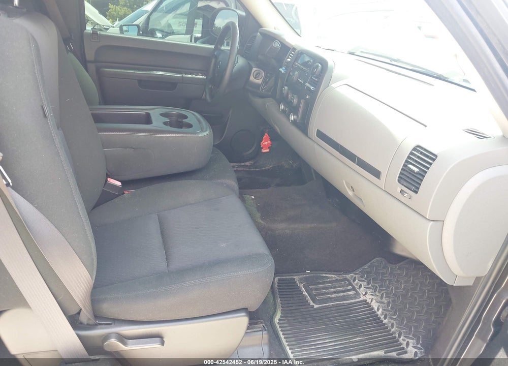 2011 CHEVROLET SILVERADO 1500 VIN: 1GCRCREA6BZ138631
