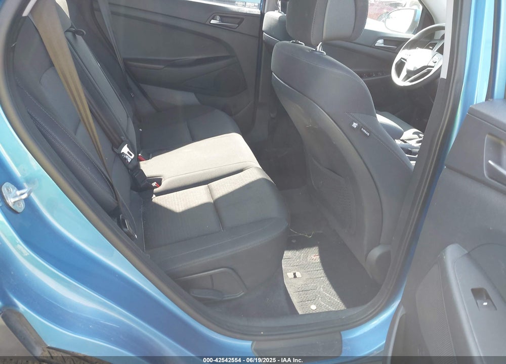 2017 HYUNDAI TUCSON SE VIN: KM8J3CA47HU443034