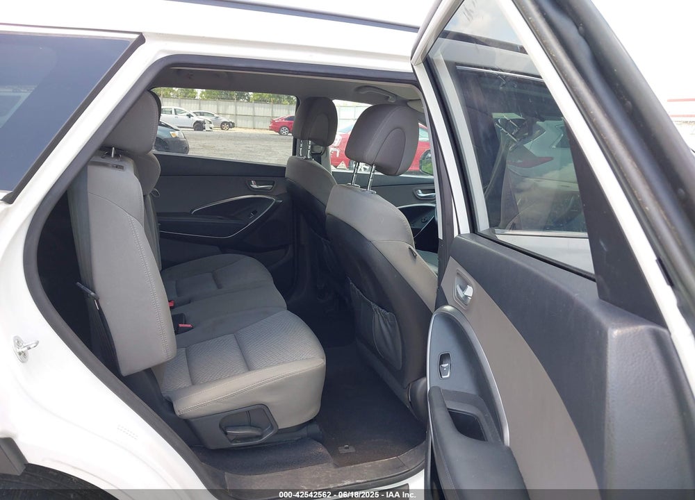 2016 HYUNDAI SANTA FE VIN: KM8SMDHF5GU149158