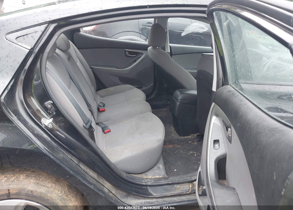 2016 HYUNDAI ELANTRA VIN: 5NPDH4AE1GH776288