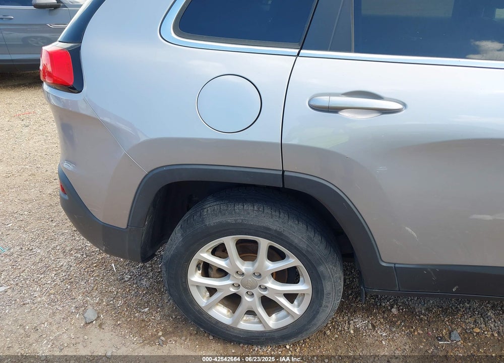 2018 JEEP CHEROKEE VIN: 1C4PJLCB5JD568524