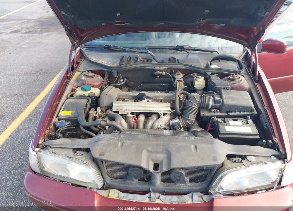 2000 VOLVO V70 VIN: YV1LW61J8Y2644104
