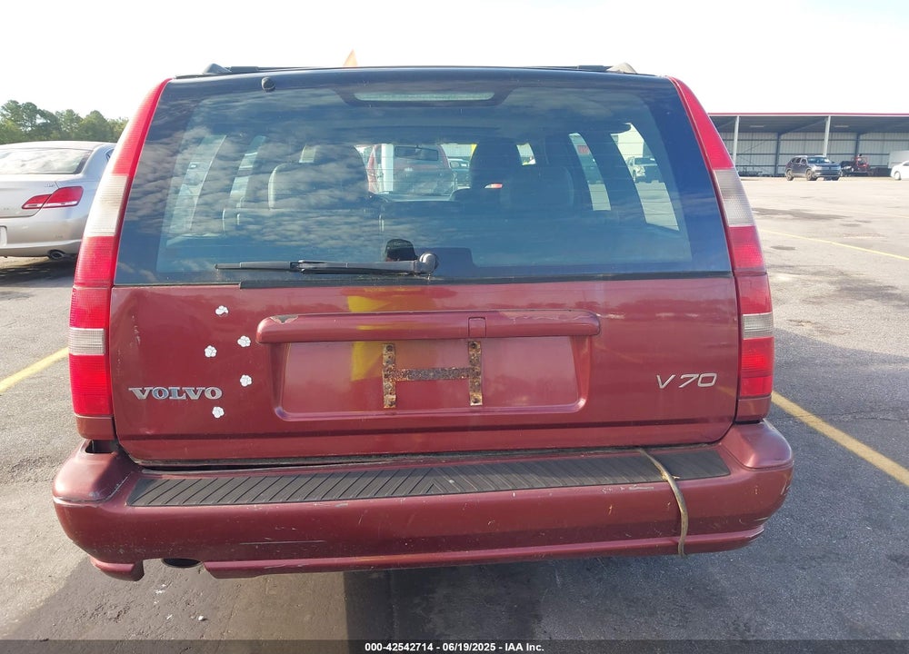 2000 VOLVO V70 VIN: YV1LW61J8Y2644104