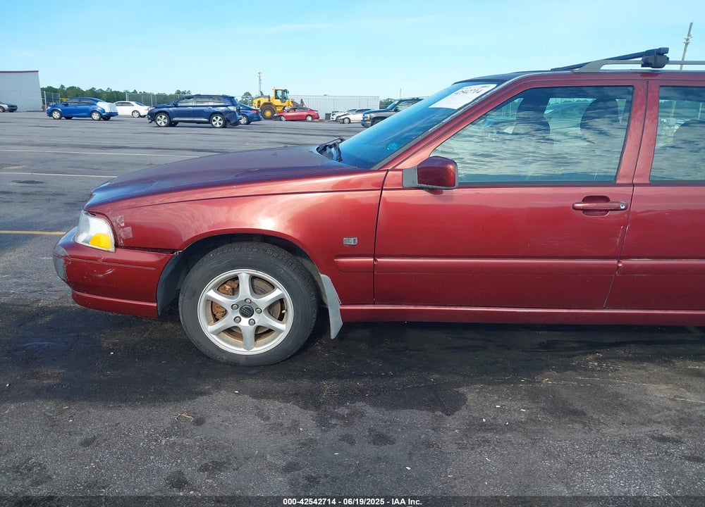 2000 VOLVO V70 VIN: YV1LW61J8Y2644104