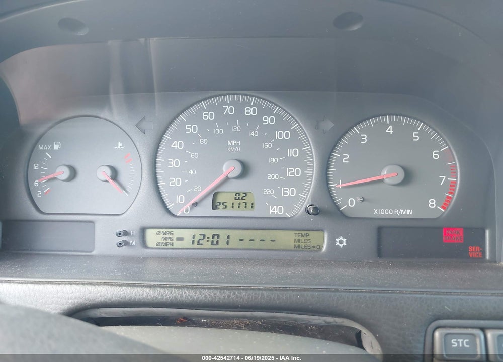 2000 VOLVO V70 VIN: YV1LW61J8Y2644104