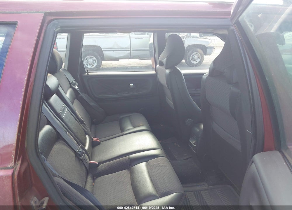 2000 VOLVO V70 VIN: YV1LW61J8Y2644104