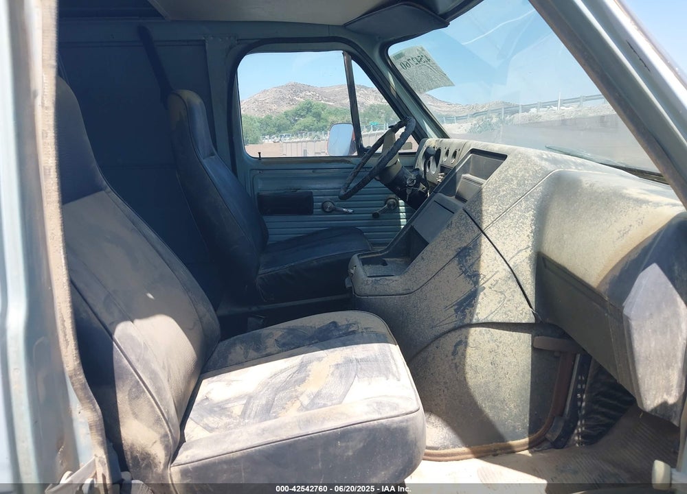 1982 CHEVROLET G10 VIN: 1GCDG15D0C7113912