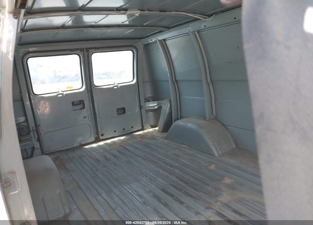 1982 CHEVROLET G10 VIN: 1GCDG15D0C7113912