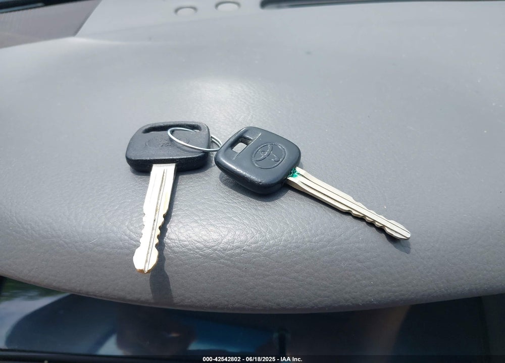 2002 TOYOTA CAMRY LE VIN: 4T1BE32K92U047903