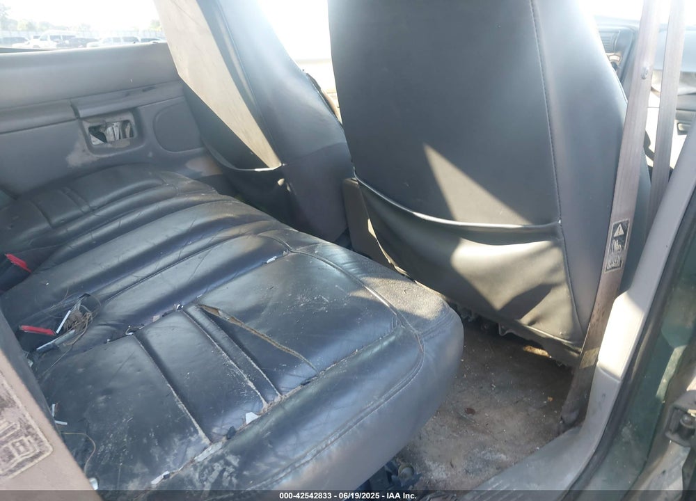 2000 FORD EXPLORER XLS VIN: 1FMZU62X3YUB73486
