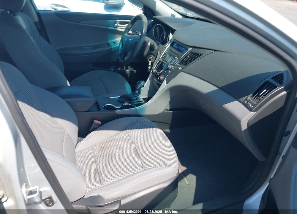 2011 HYUNDAI SONATA VIN: 5NPEB4AC4BH013906