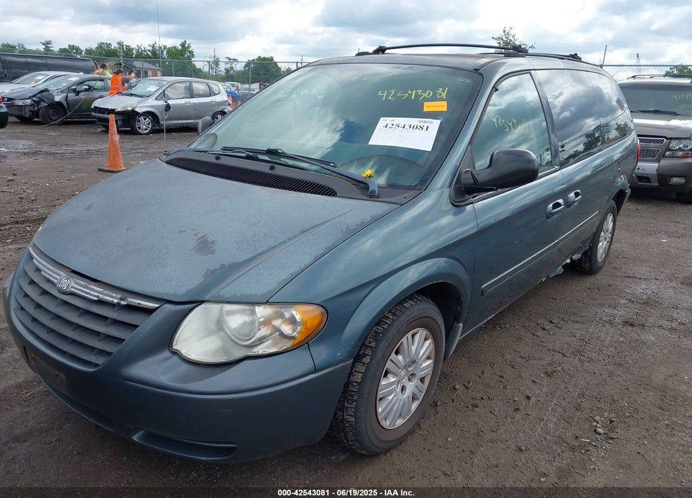 2005 CHRYSLER TOWN & COUNTRY LX VIN: 2C4GP44RX5R126955