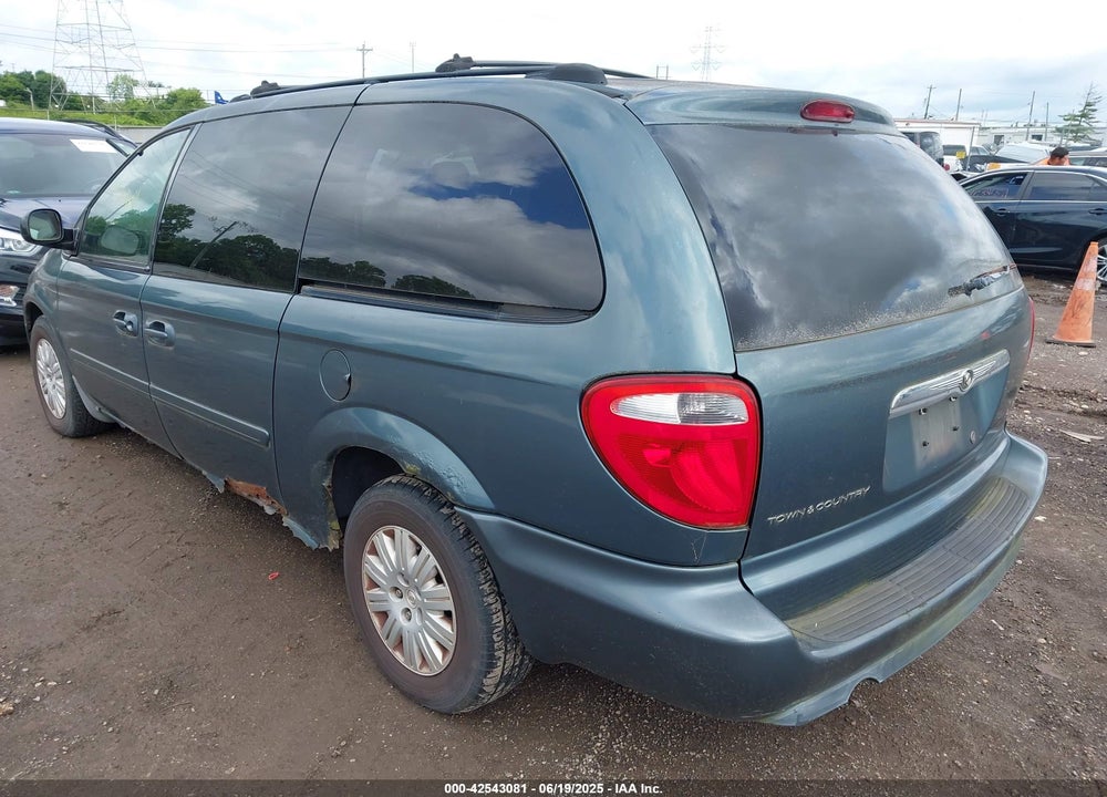 2005 CHRYSLER TOWN & COUNTRY LX VIN: 2C4GP44RX5R126955