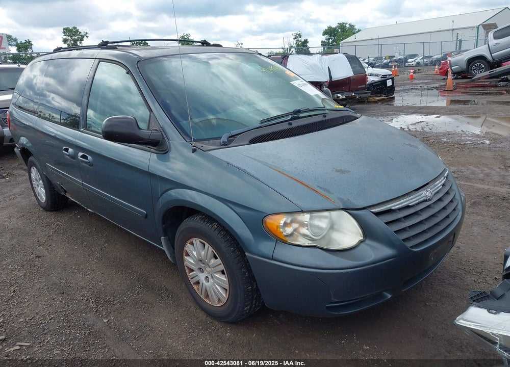 2005 CHRYSLER TOWN & COUNTRY LX VIN: 2C4GP44RX5R126955